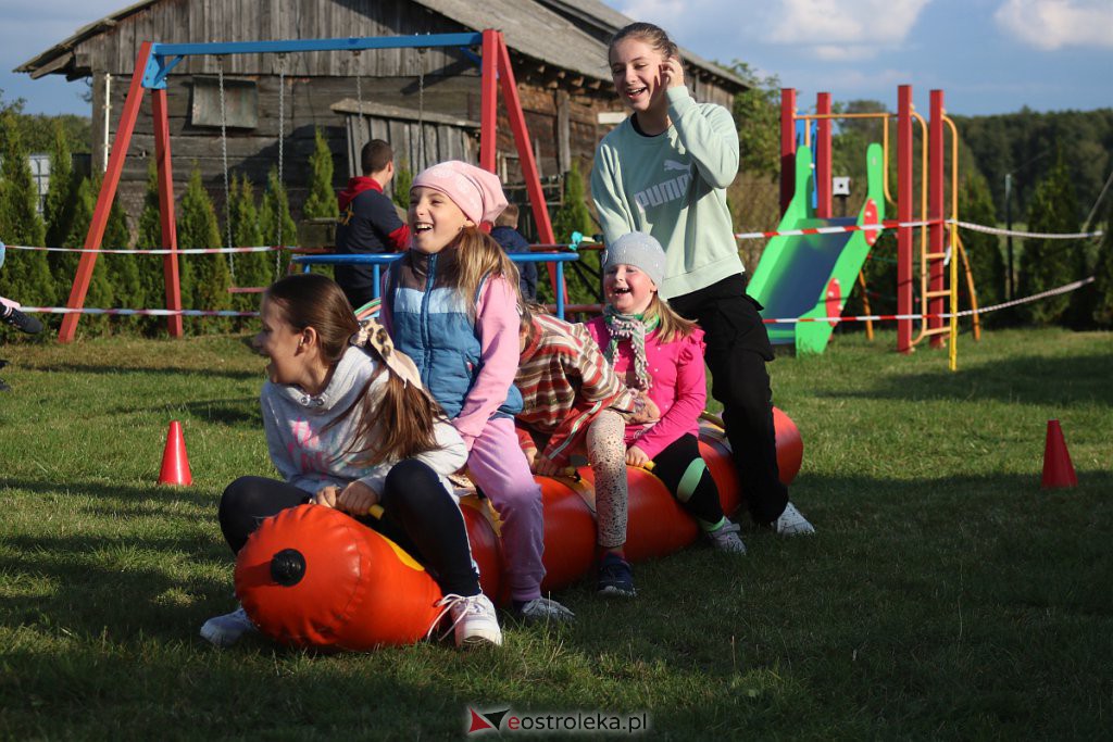 Rodzinny piknik w Daniszewie. Moc nietuzinkowej zabawy przy pięknej jesiennej pogodzie [24.09.2022] - zdjęcie #5 - eOstroleka.pl