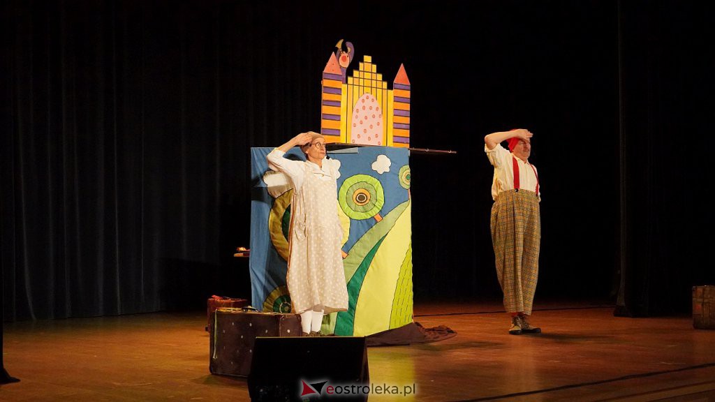 Godziny dla Rodziny: Spektakl teatralny dla dzieci Cmok. Smok - zdjęcie #2 - eOstroleka.pl