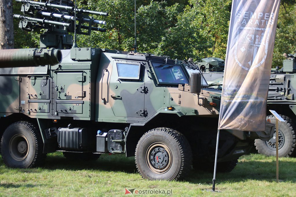 Piknik militarny w “dwójce”. Można z bliska przyjrzeć się ciekawym pojazdom wojsk NATO [25.09.2022] - zdjęcie #7 - eOstroleka.pl