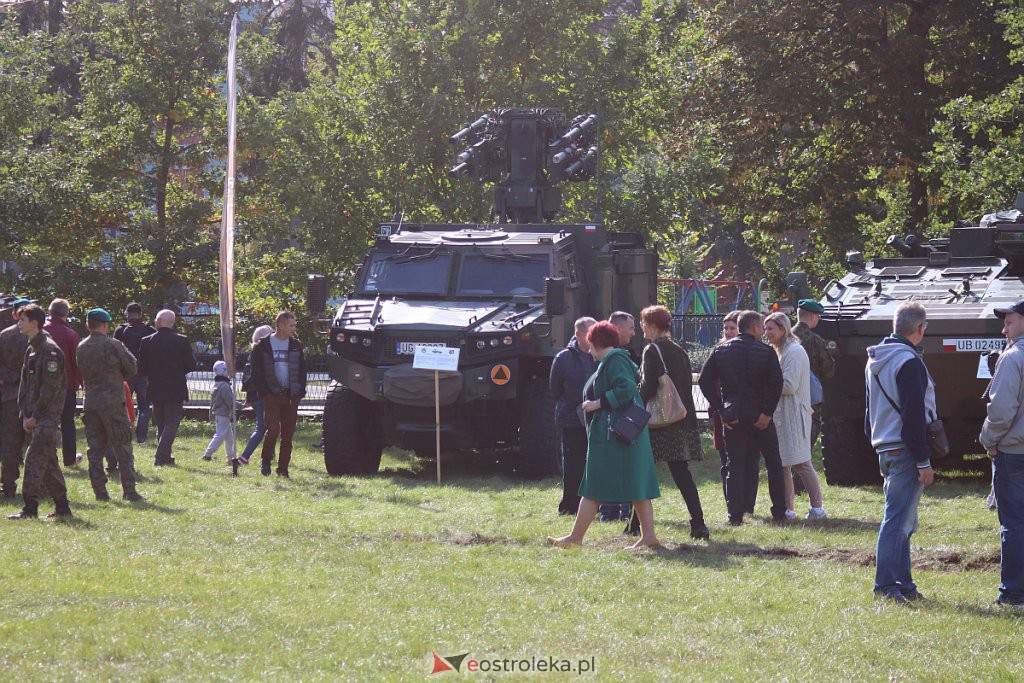 Piknik militarny w “dwójce”. Można z bliska przyjrzeć się ciekawym pojazdom wojsk NATO [25.09.2022] - zdjęcie #22 - eOstroleka.pl