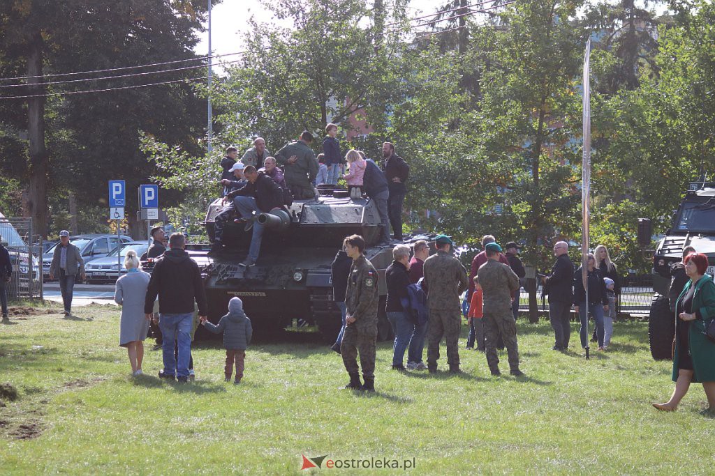 Piknik militarny w “dwójce”. Można z bliska przyjrzeć się ciekawym pojazdom wojsk NATO [25.09.2022] - zdjęcie #23 - eOstroleka.pl
