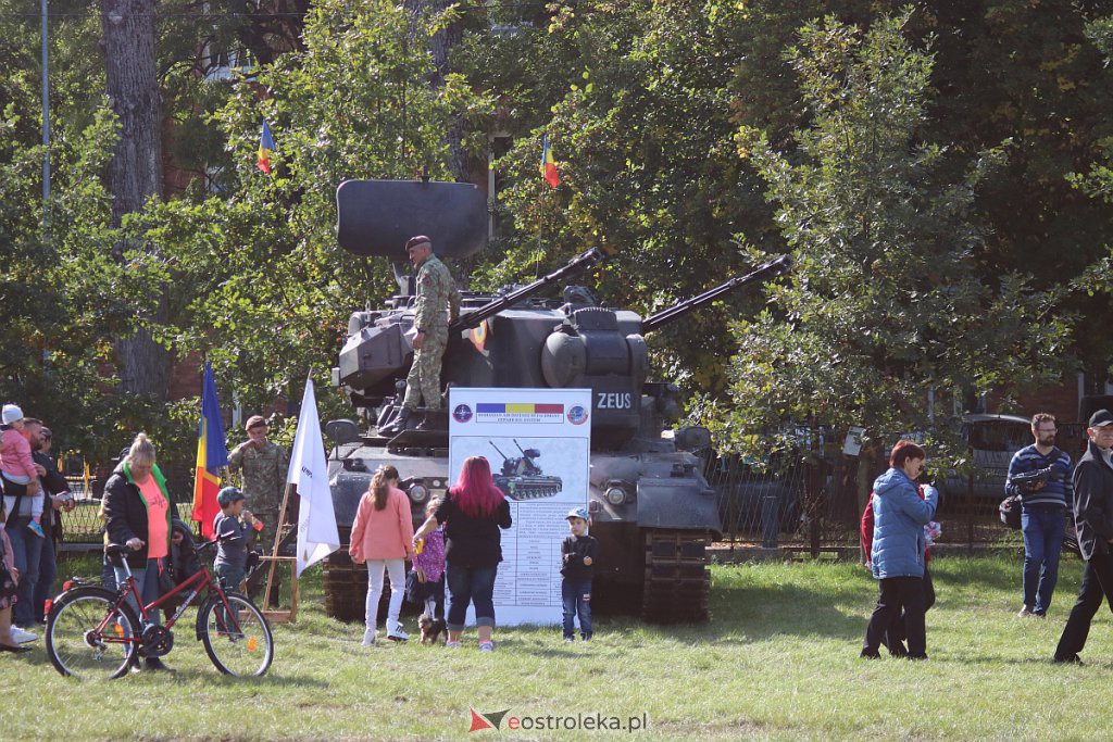 Piknik militarny w “dwójce”. Można z bliska przyjrzeć się ciekawym pojazdom wojsk NATO [25.09.2022] - zdjęcie #24 - eOstroleka.pl