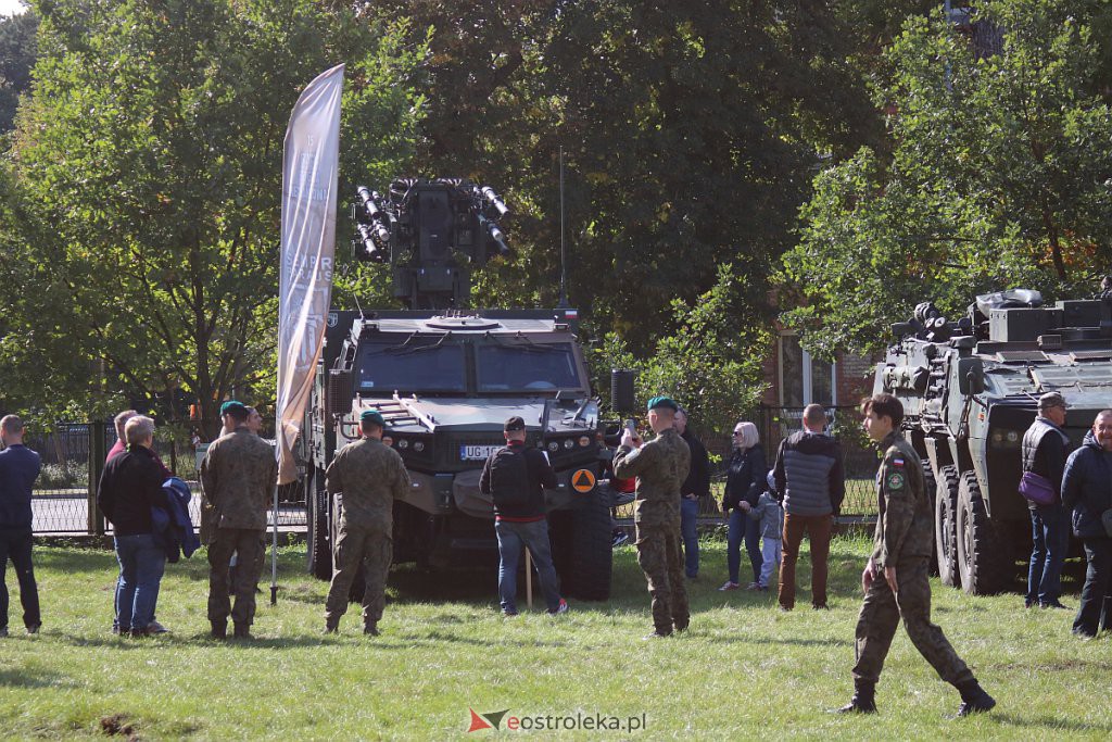 Piknik militarny w “dwójce”. Można z bliska przyjrzeć się ciekawym pojazdom wojsk NATO [25.09.2022] - zdjęcie #32 - eOstroleka.pl