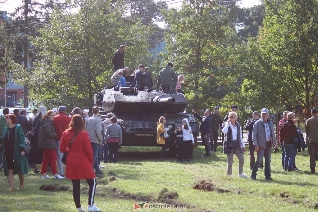 Piknik militarny w “dwójce”. Można z bliska przyjrzeć się ciekawym pojazdom wojsk NATO [25.09.2022] - zdjęcie #34 - eOstroleka.pl