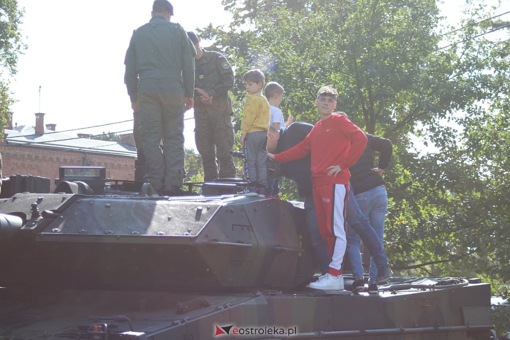 Piknik militarny w “dwójce”. Można z bliska przyjrzeć się ciekawym pojazdom wojsk NATO [25.09.2022] - zdjęcie #10 - eOstroleka.pl