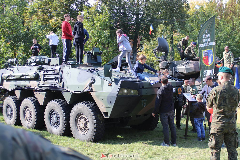 Piknik militarny w “dwójce”. Można z bliska przyjrzeć się ciekawym pojazdom wojsk NATO [25.09.2022] - zdjęcie #7 - eOstroleka.pl