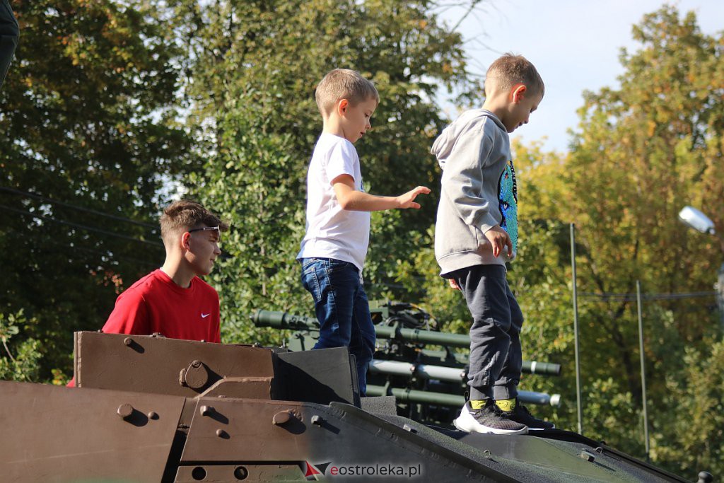 Piknik militarny w “dwójce”. Można z bliska przyjrzeć się ciekawym pojazdom wojsk NATO [25.09.2022] - zdjęcie #2 - eOstroleka.pl