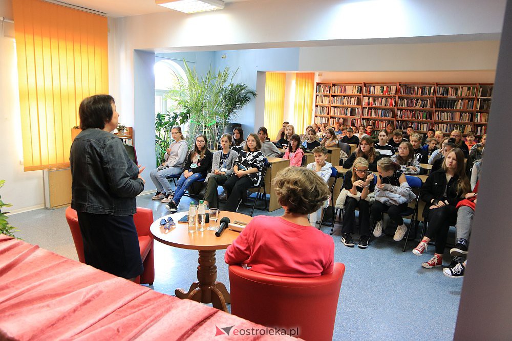 Renata Piątkowska, autorka książek dla młodzieży, z wizytą w Ostrołęce [26.09.2022] - zdjęcie #16 - eOstroleka.pl