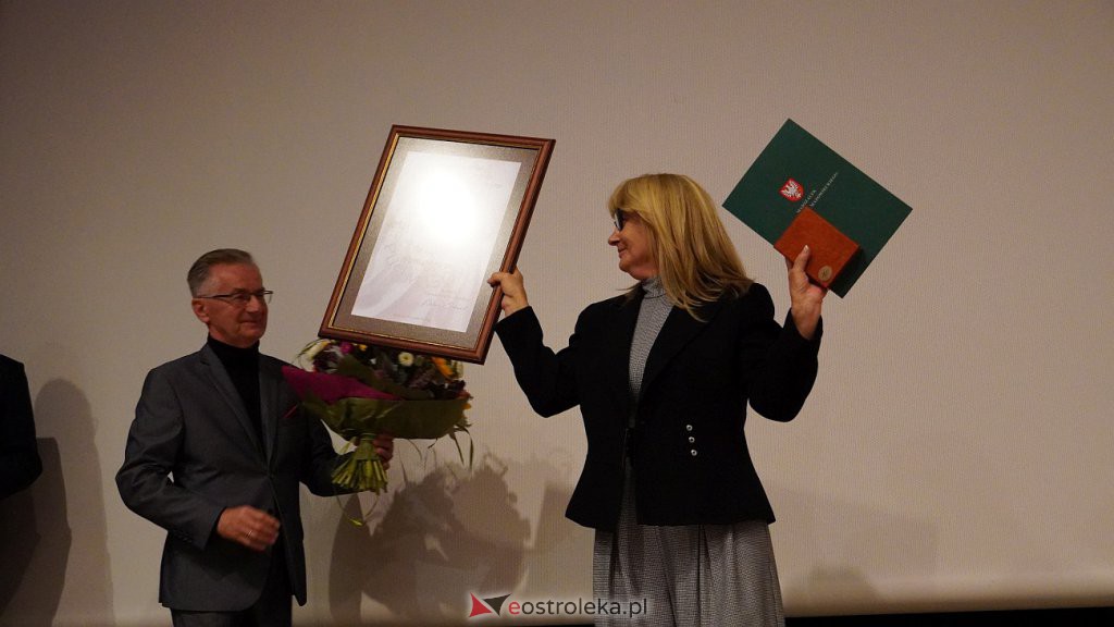 30. lat Dyskusyjnego Klubu Filmowego Rejs. Barbara Cichoń uhonorowana Medalem Pamiątkowym Pro Masovia [26.09.2022] - zdjęcie #29 - eOstroleka.pl