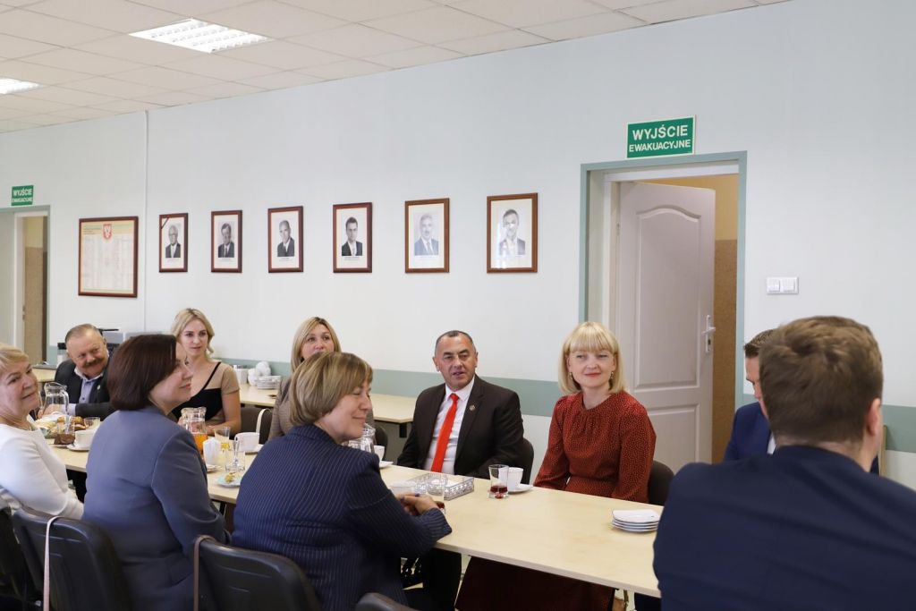 Podpisanie umowy z Zasławiem [26.09.2022] - zdjęcie #8 - eOstroleka.pl