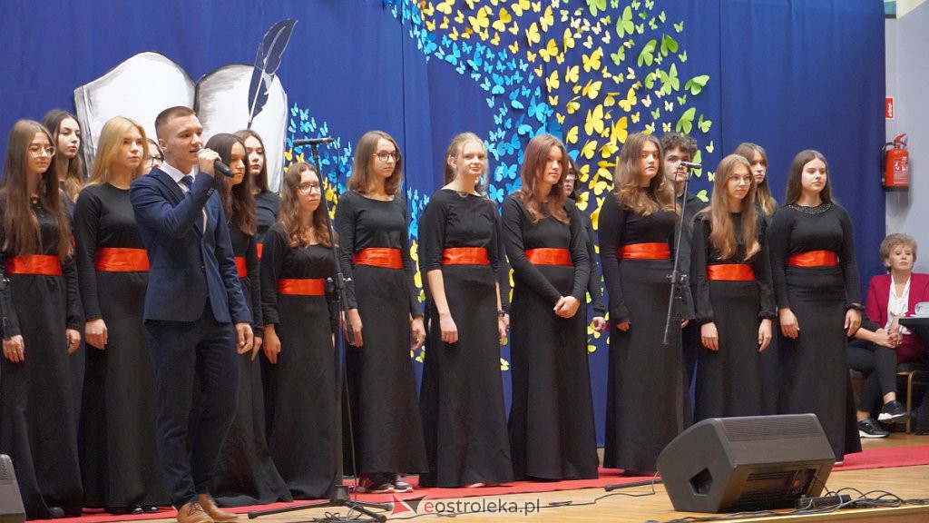 Samorządowa Gala Uczniowska. Wyróżniono prawie 200 uczniów [28.09.2022] - zdjęcie #2 - eOstroleka.pl
