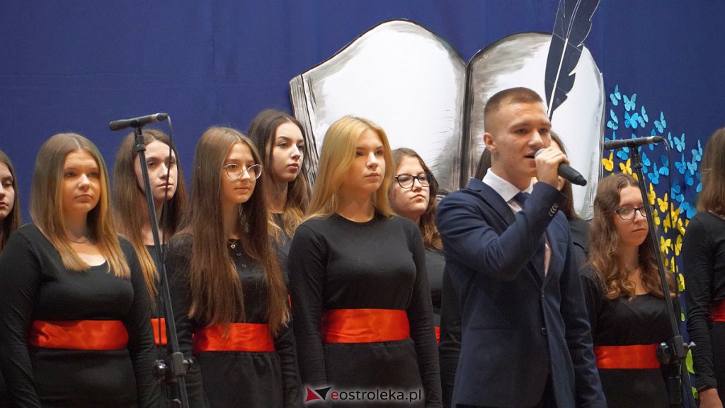 Samorządowa Gala Uczniowska. Wyróżniono prawie 200 uczniów [28.09.2022] - zdjęcie #4 - eOstroleka.pl