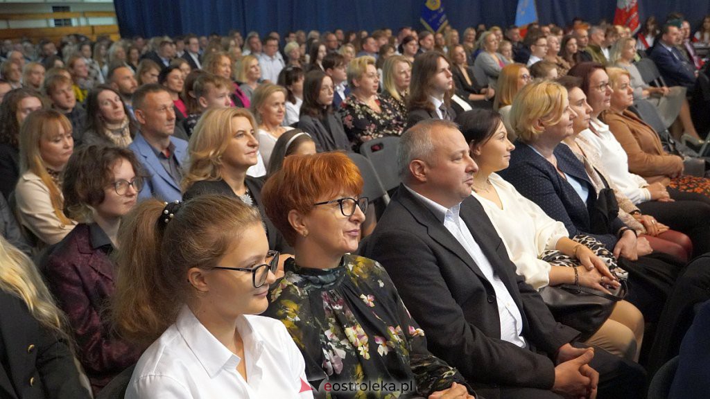 Samorządowa Gala Uczniowska. Wyróżniono prawie 200 uczniów [28.09.2022] - zdjęcie #24 - eOstroleka.pl