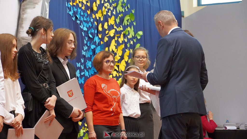 Samorządowa Gala Uczniowska. Wyróżniono prawie 200 uczniów [28.09.2022] - zdjęcie #246 - eOstroleka.pl