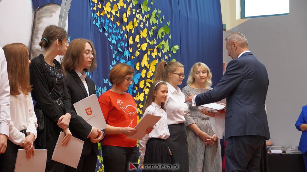 Samorządowa Gala Uczniowska. Wyróżniono prawie 200 uczniów [28.09.2022] - zdjęcie #245 - eOstroleka.pl