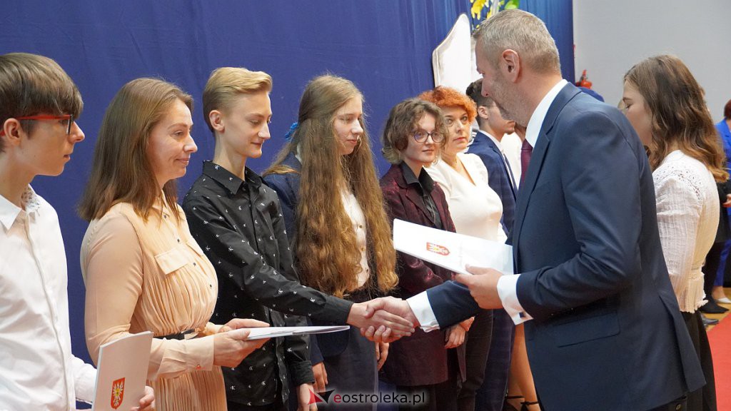 Samorządowa Gala Uczniowska. Wyróżniono prawie 200 uczniów [28.09.2022] - zdjęcie #227 - eOstroleka.pl