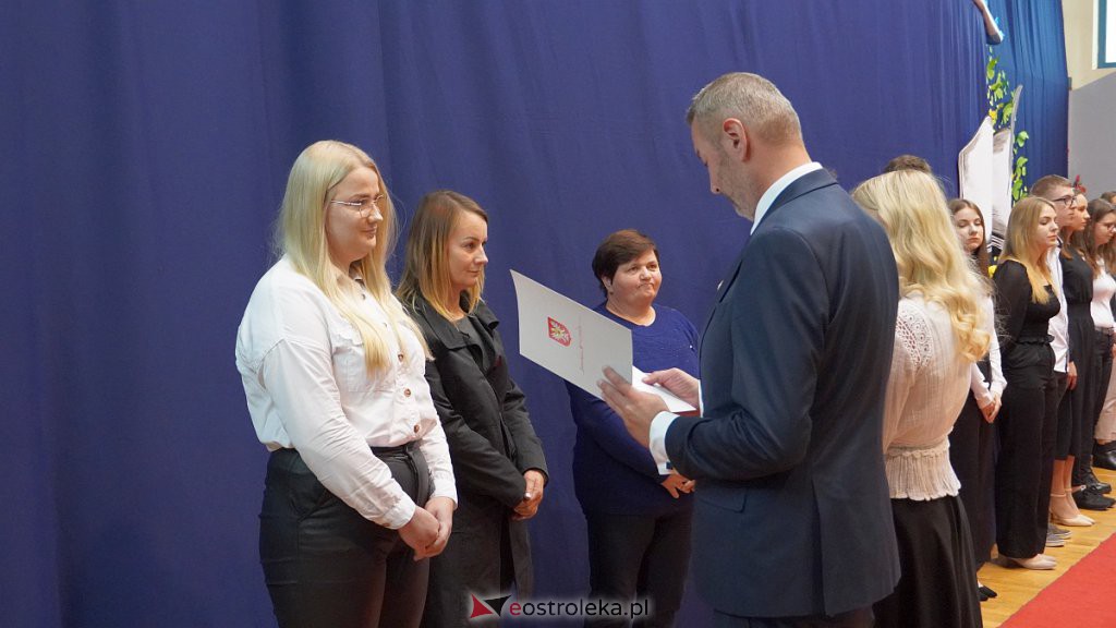 Samorządowa Gala Uczniowska. Wyróżniono prawie 200 uczniów [28.09.2022] - zdjęcie #185 - eOstroleka.pl