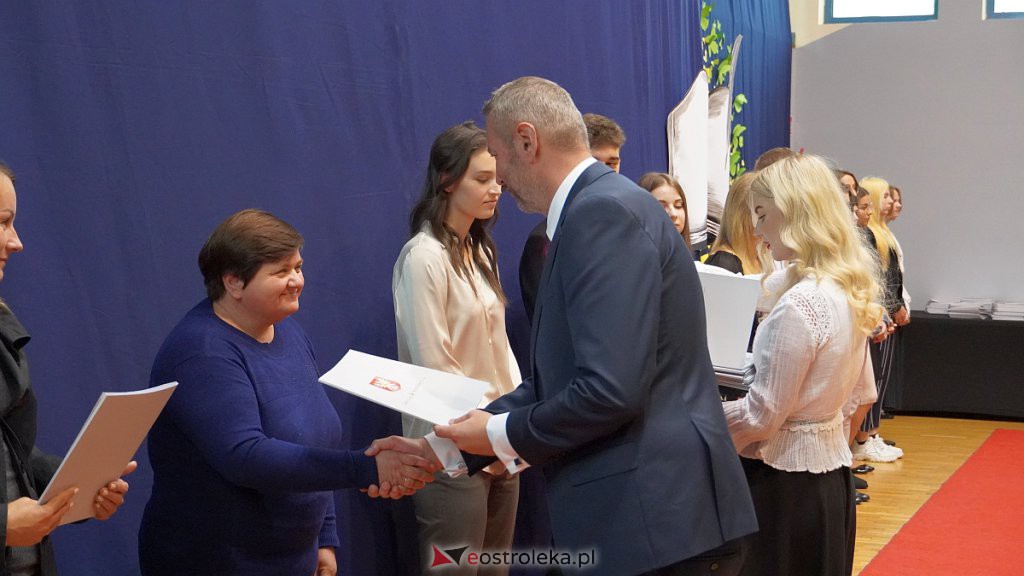 Samorządowa Gala Uczniowska. Wyróżniono prawie 200 uczniów [28.09.2022] - zdjęcie #179 - eOstroleka.pl