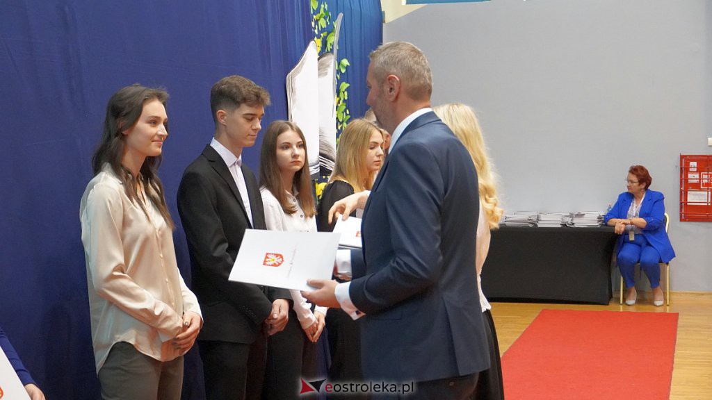 Samorządowa Gala Uczniowska. Wyróżniono prawie 200 uczniów [28.09.2022] - zdjęcie #177 - eOstroleka.pl