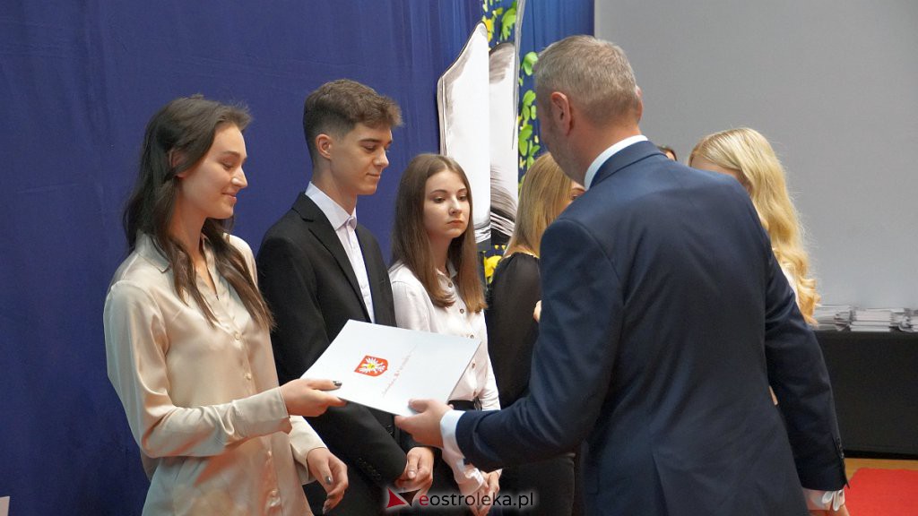Samorządowa Gala Uczniowska. Wyróżniono prawie 200 uczniów [28.09.2022] - zdjęcie #175 - eOstroleka.pl
