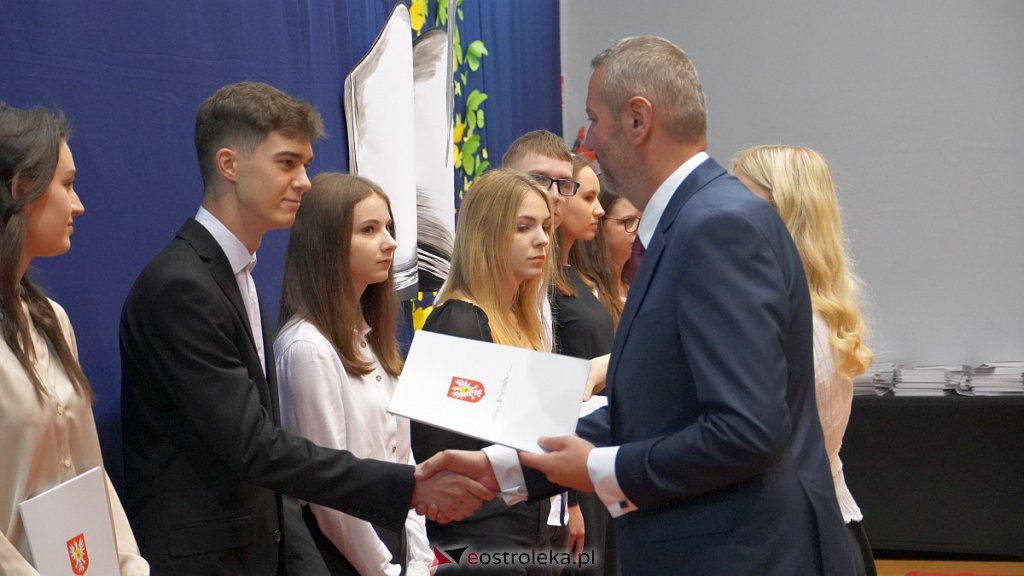 Samorządowa Gala Uczniowska. Wyróżniono prawie 200 uczniów [28.09.2022] - zdjęcie #173 - eOstroleka.pl