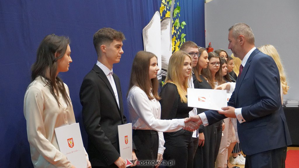 Samorządowa Gala Uczniowska. Wyróżniono prawie 200 uczniów [28.09.2022] - zdjęcie #171 - eOstroleka.pl