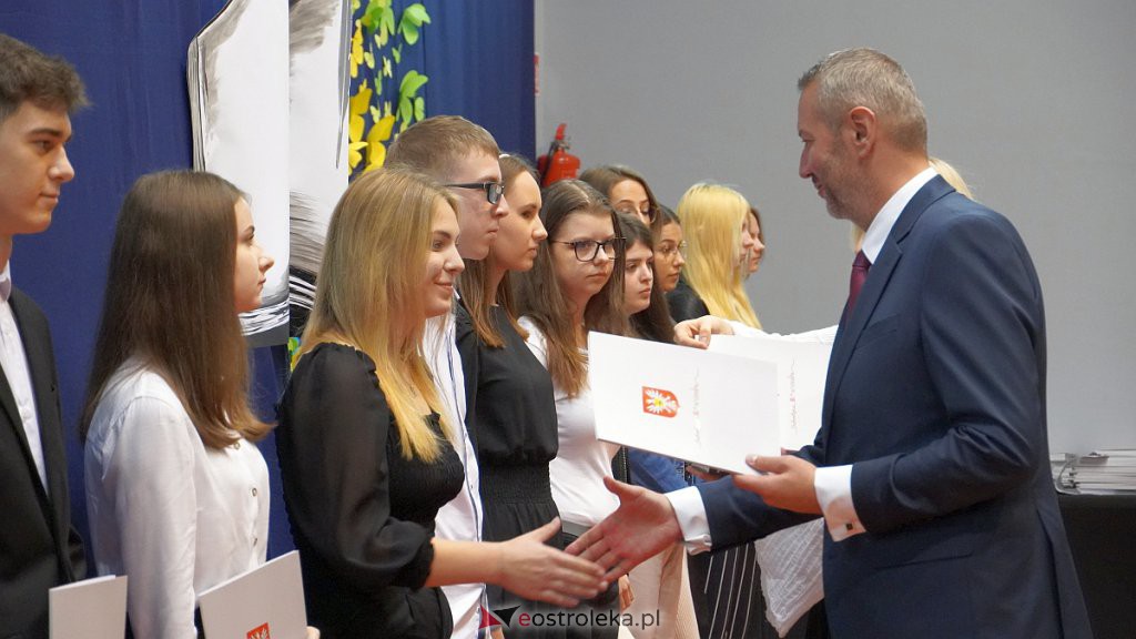 Samorządowa Gala Uczniowska. Wyróżniono prawie 200 uczniów [28.09.2022] - zdjęcie #169 - eOstroleka.pl