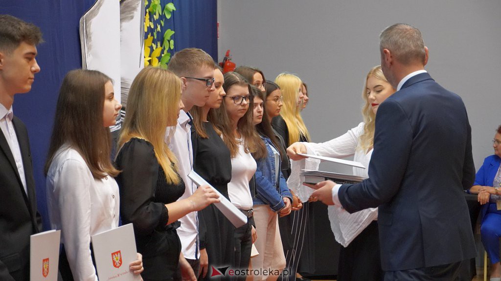 Samorządowa Gala Uczniowska. Wyróżniono prawie 200 uczniów [28.09.2022] - zdjęcie #167 - eOstroleka.pl