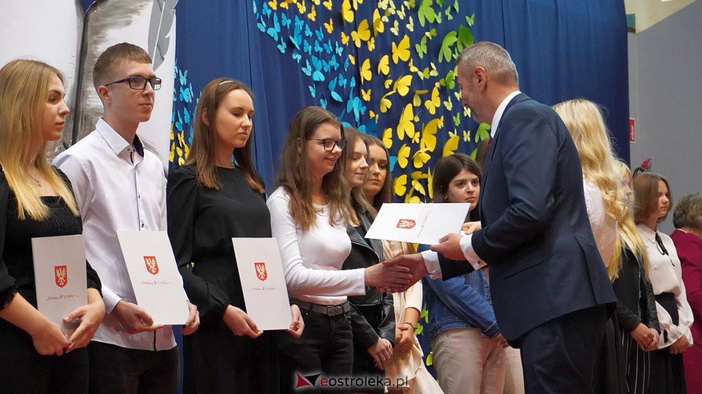 Samorządowa Gala Uczniowska. Wyróżniono prawie 200 uczniów [28.09.2022] - zdjęcie #165 - eOstroleka.pl
