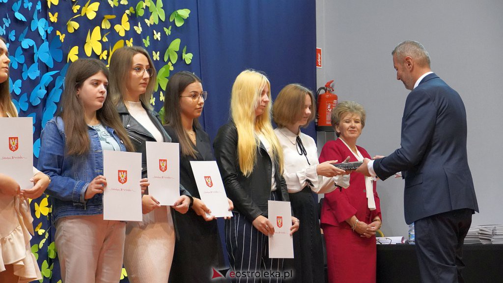 Samorządowa Gala Uczniowska. Wyróżniono prawie 200 uczniów [28.09.2022] - zdjęcie #147 - eOstroleka.pl