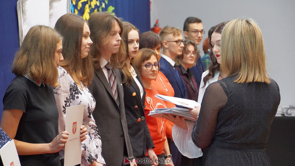 Samorządowa Gala Uczniowska. Wyróżniono prawie 200 uczniów [28.09.2022] - zdjęcie #117 - eOstroleka.pl