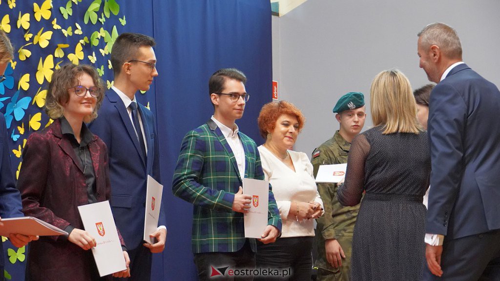 Samorządowa Gala Uczniowska. Wyróżniono prawie 200 uczniów [28.09.2022] - zdjęcie #89 - eOstroleka.pl