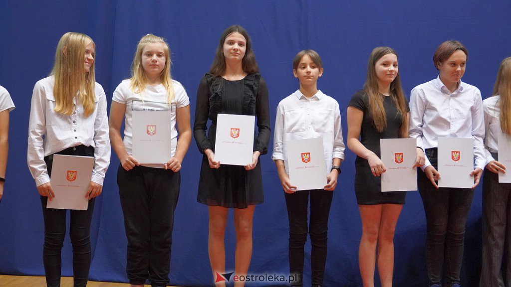 Samorządowa Gala Uczniowska. Wyróżniono prawie 200 uczniów [28.09.2022] - zdjęcie #186 - eOstroleka.pl