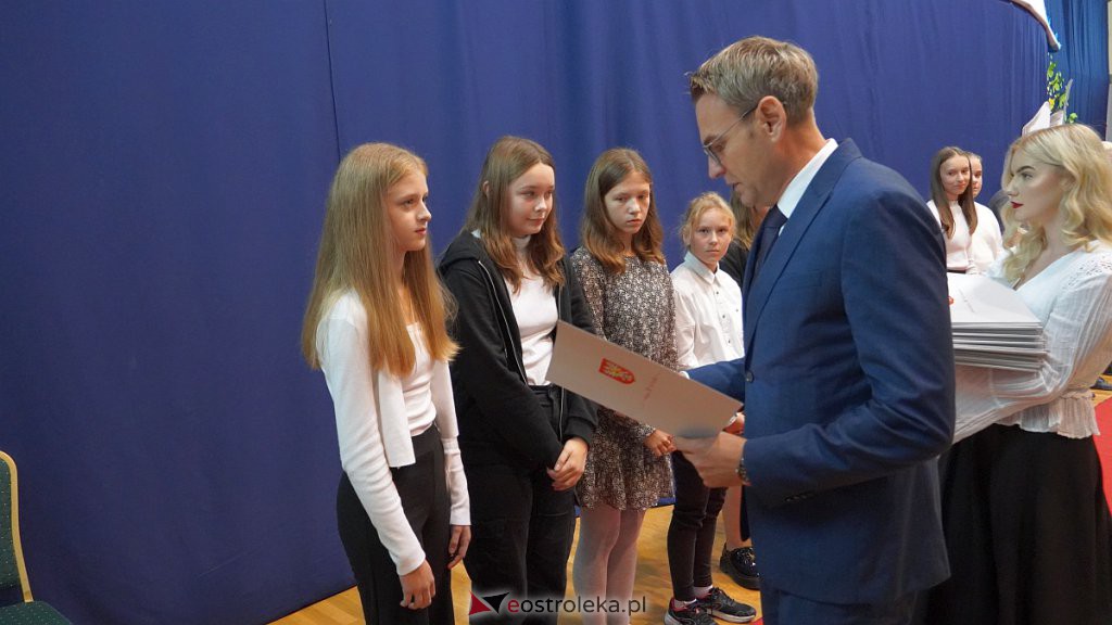 Samorządowa Gala Uczniowska. Wyróżniono prawie 200 uczniów [28.09.2022] - zdjęcie #176 - eOstroleka.pl