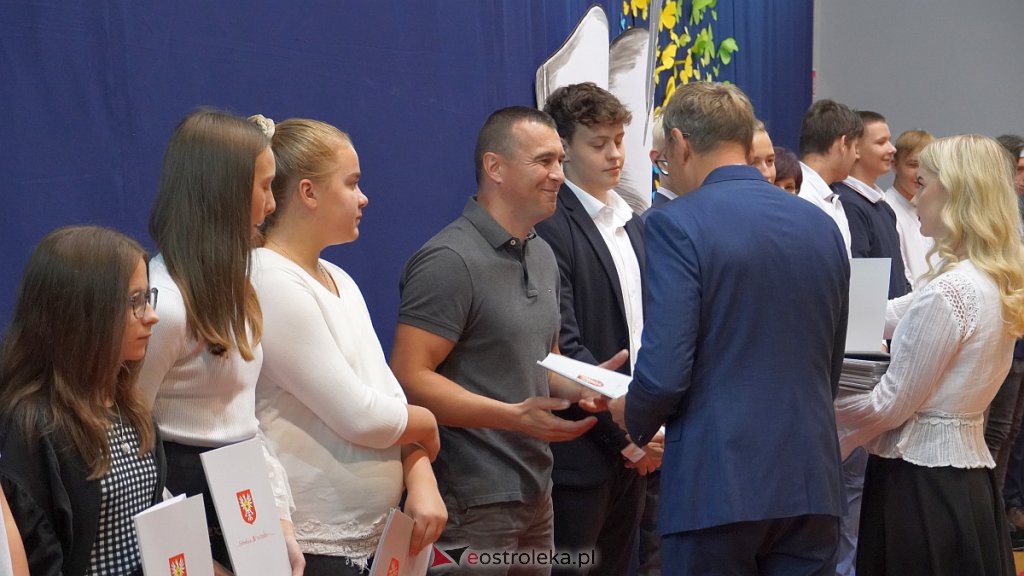 Samorządowa Gala Uczniowska. Wyróżniono prawie 200 uczniów [28.09.2022] - zdjęcie #158 - eOstroleka.pl