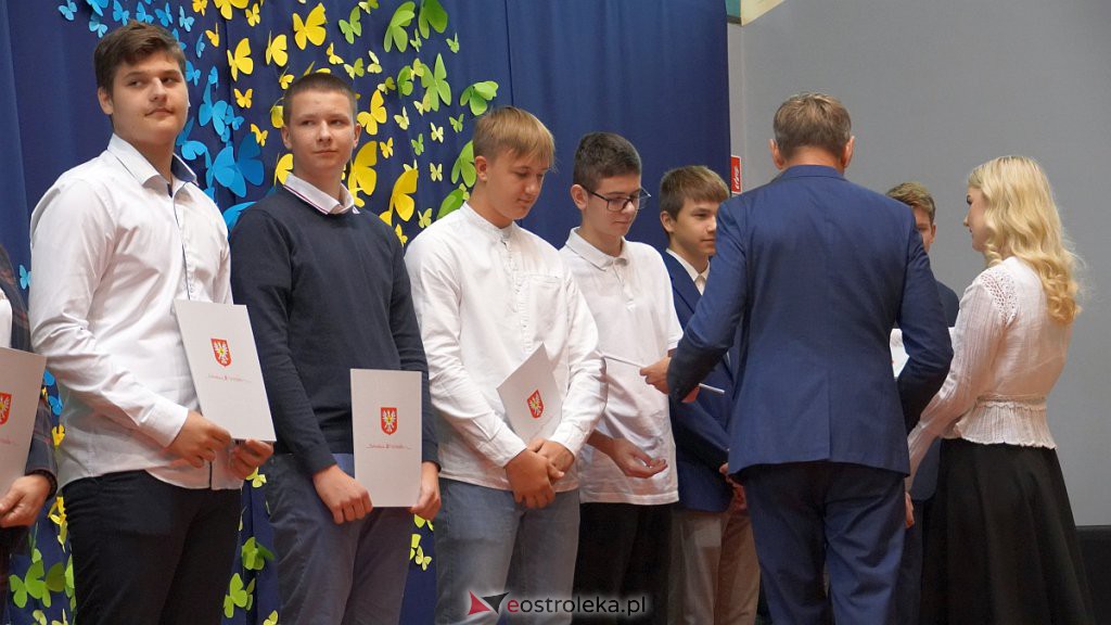 Samorządowa Gala Uczniowska. Wyróżniono prawie 200 uczniów [28.09.2022] - zdjęcie #148 - eOstroleka.pl