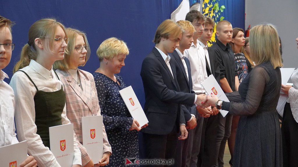 Samorządowa Gala Uczniowska. Wyróżniono prawie 200 uczniów [28.09.2022] - zdjęcie #100 - eOstroleka.pl