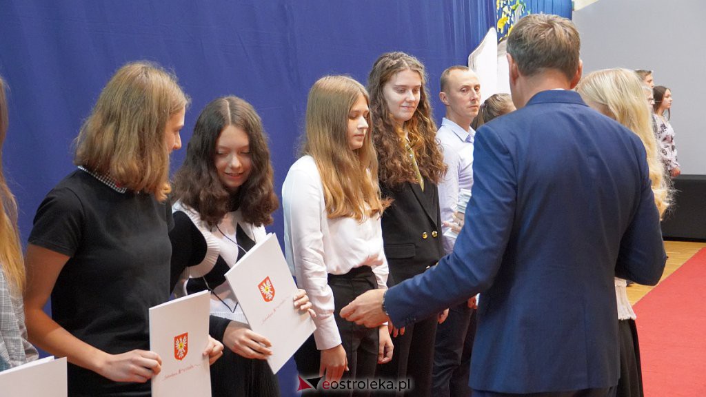Samorządowa Gala Uczniowska. Wyróżniono prawie 200 uczniów [28.09.2022] - zdjęcie #63 - eOstroleka.pl