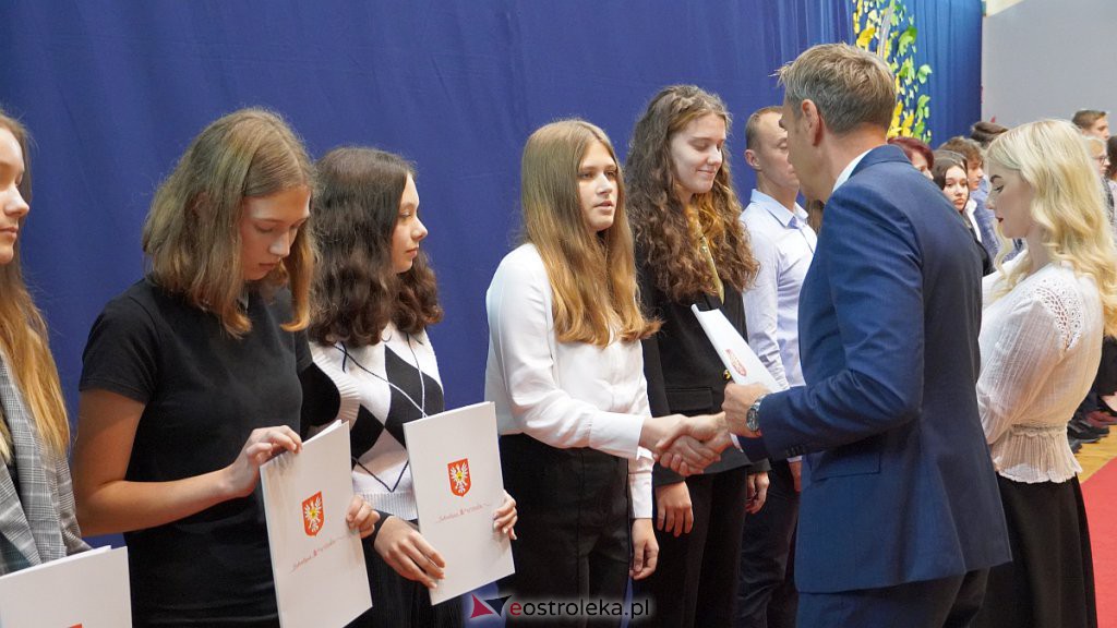 Samorządowa Gala Uczniowska. Wyróżniono prawie 200 uczniów [28.09.2022] - zdjęcie #62 - eOstroleka.pl
