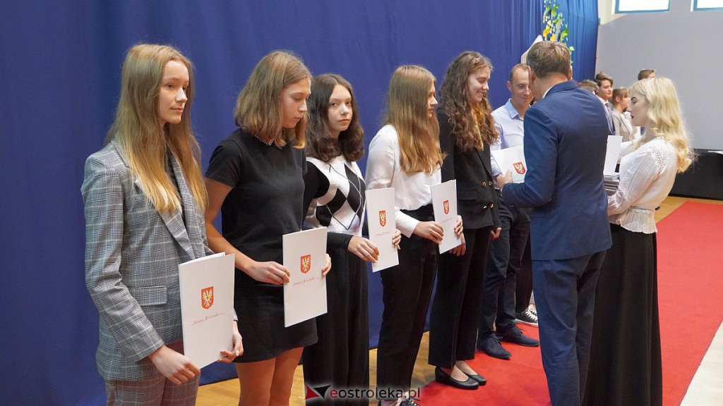 Samorządowa Gala Uczniowska. Wyróżniono prawie 200 uczniów [28.09.2022] - zdjęcie #61 - eOstroleka.pl