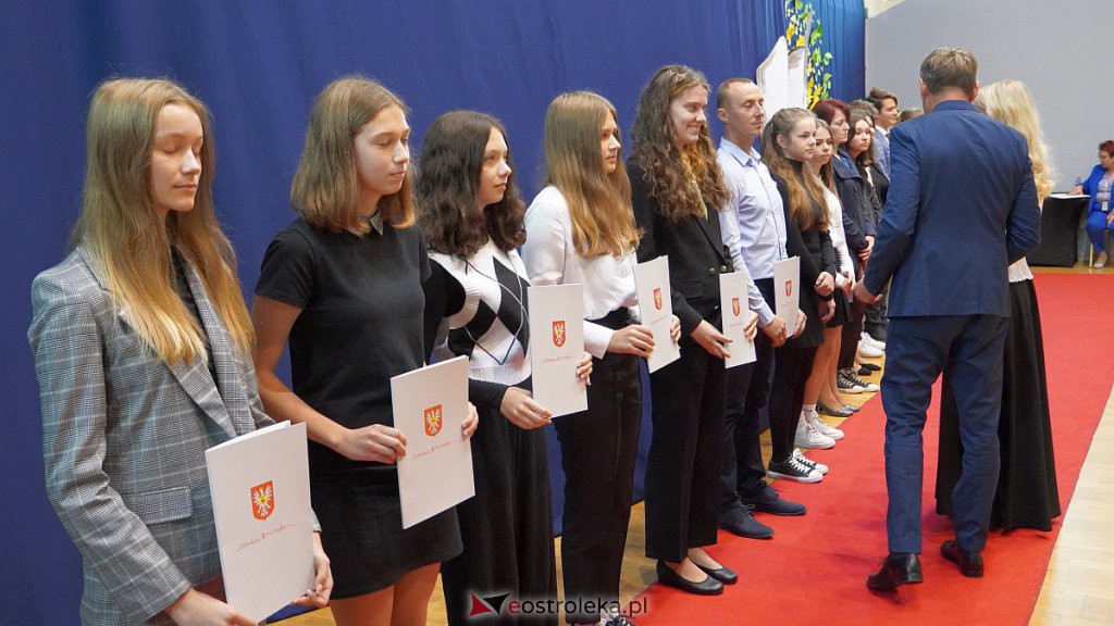 Samorządowa Gala Uczniowska. Wyróżniono prawie 200 uczniów [28.09.2022] - zdjęcie #60 - eOstroleka.pl