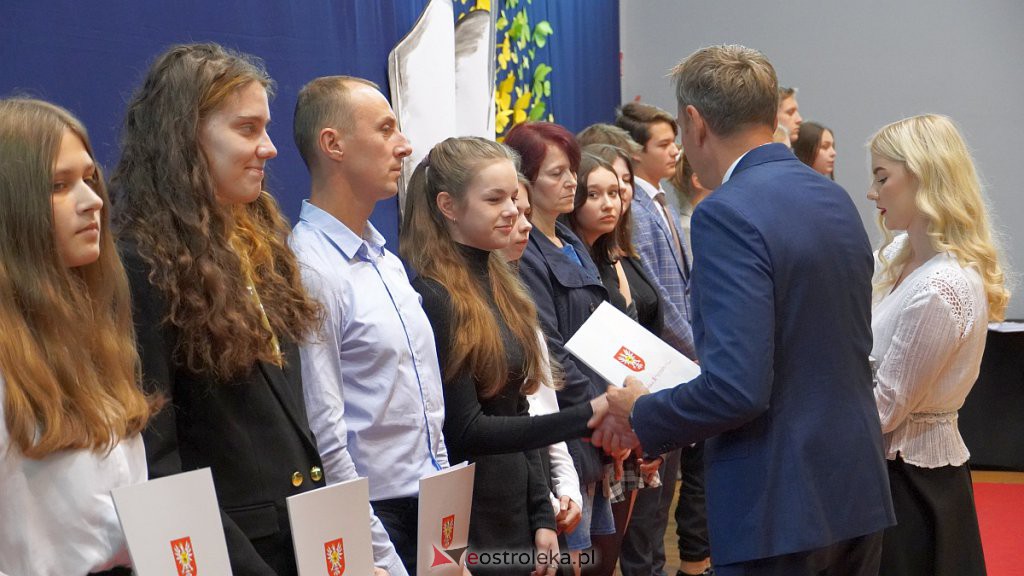 Samorządowa Gala Uczniowska. Wyróżniono prawie 200 uczniów [28.09.2022] - zdjęcie #59 - eOstroleka.pl