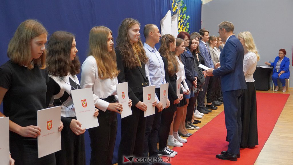 Samorządowa Gala Uczniowska. Wyróżniono prawie 200 uczniów [28.09.2022] - zdjęcie #58 - eOstroleka.pl