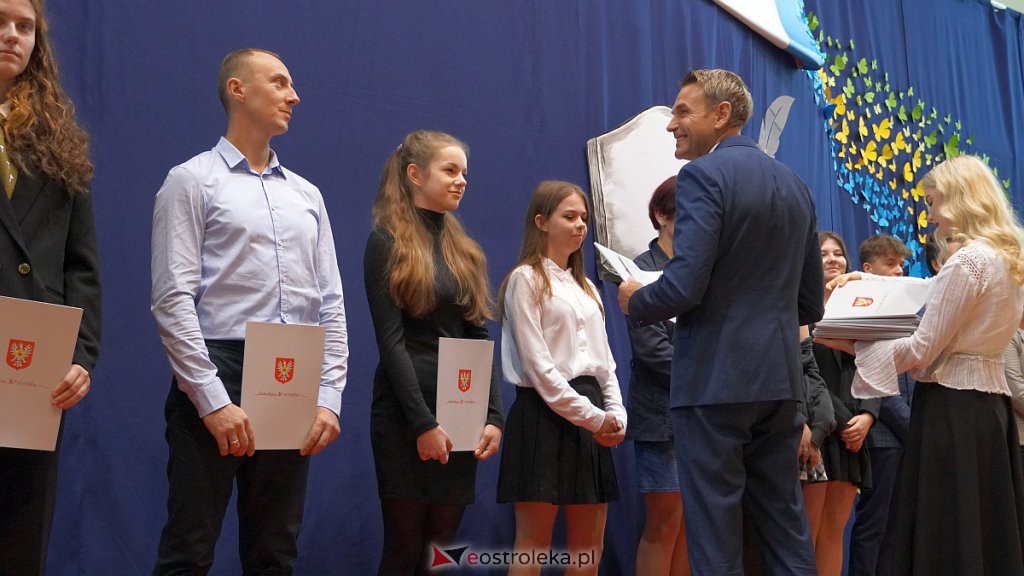 Samorządowa Gala Uczniowska. Wyróżniono prawie 200 uczniów [28.09.2022] - zdjęcie #55 - eOstroleka.pl