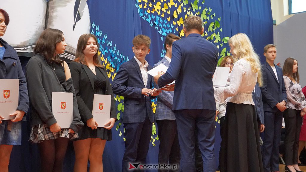 Samorządowa Gala Uczniowska. Wyróżniono prawie 200 uczniów [28.09.2022] - zdjęcie #48 - eOstroleka.pl