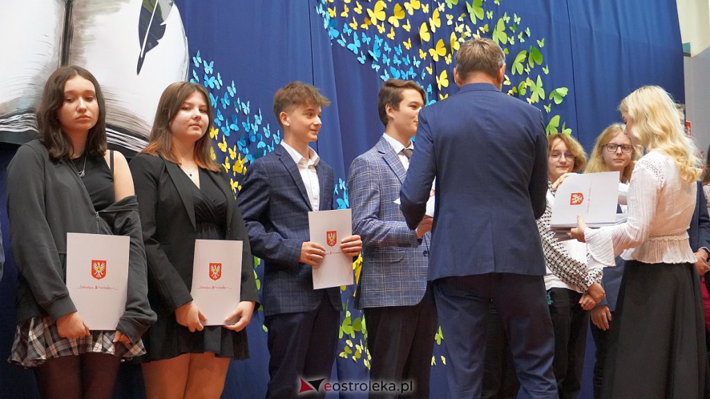 Samorządowa Gala Uczniowska. Wyróżniono prawie 200 uczniów [28.09.2022] - zdjęcie #47 - eOstroleka.pl