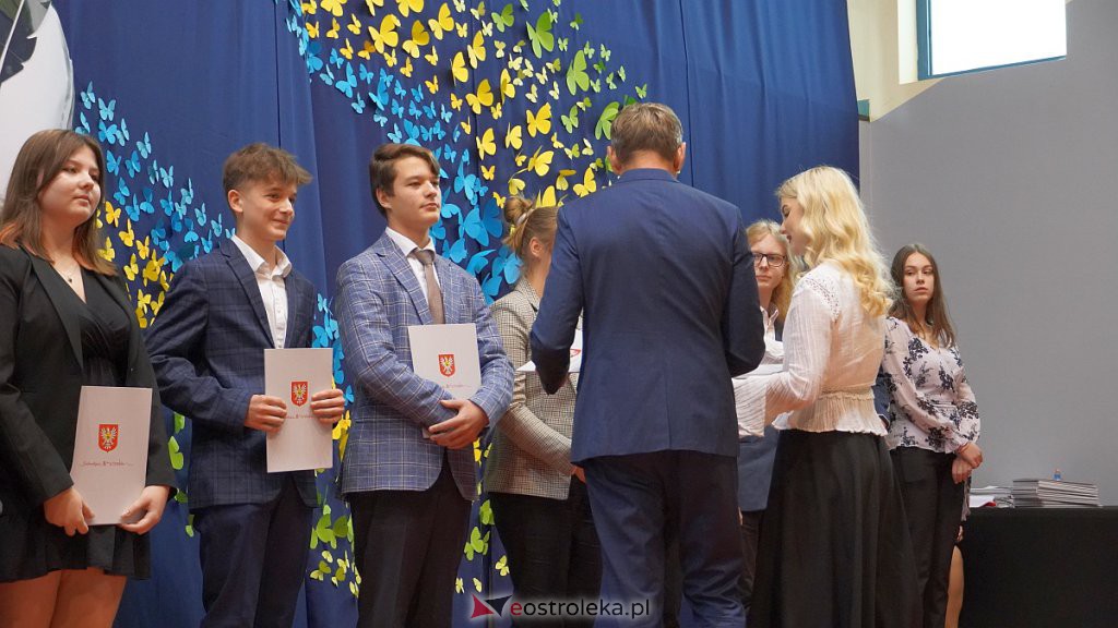 Samorządowa Gala Uczniowska. Wyróżniono prawie 200 uczniów [28.09.2022] - zdjęcie #46 - eOstroleka.pl