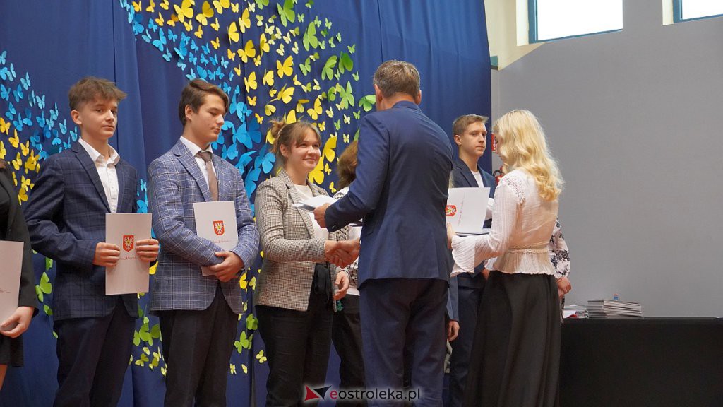 Samorządowa Gala Uczniowska. Wyróżniono prawie 200 uczniów [28.09.2022] - zdjęcie #45 - eOstroleka.pl