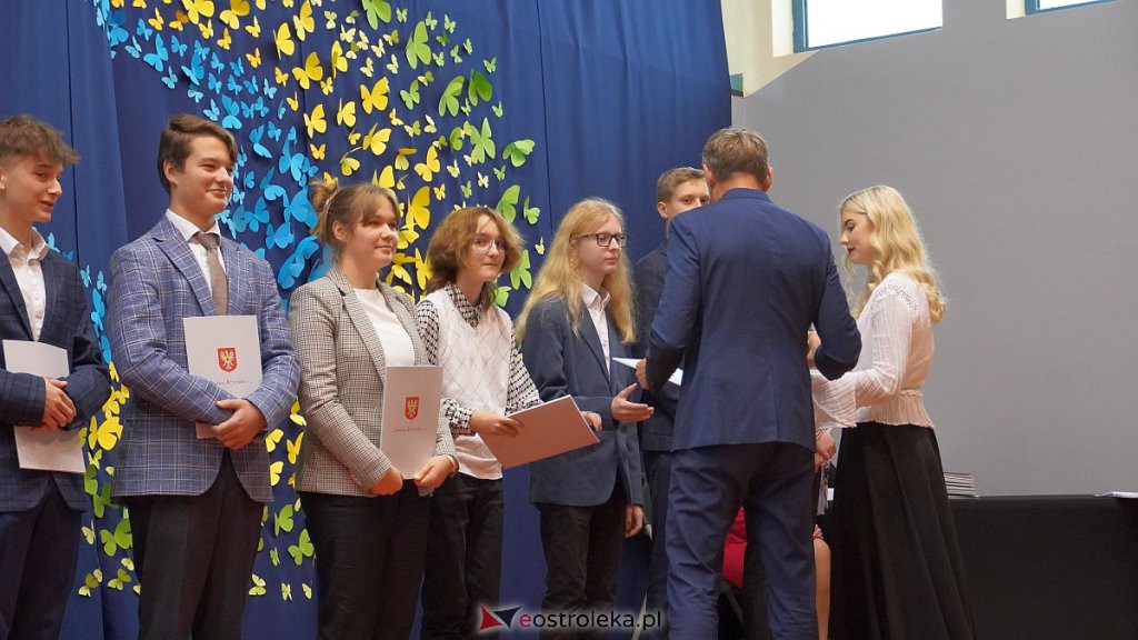 Samorządowa Gala Uczniowska. Wyróżniono prawie 200 uczniów [28.09.2022] - zdjęcie #42 - eOstroleka.pl