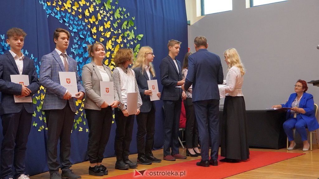 Samorządowa Gala Uczniowska. Wyróżniono prawie 200 uczniów [28.09.2022] - zdjęcie #40 - eOstroleka.pl